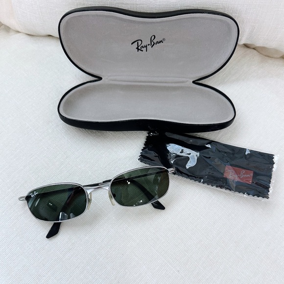Ray-Ban RB 3163 Sleek Classic Silver Frame Sunglasses - Picture 1 of 8